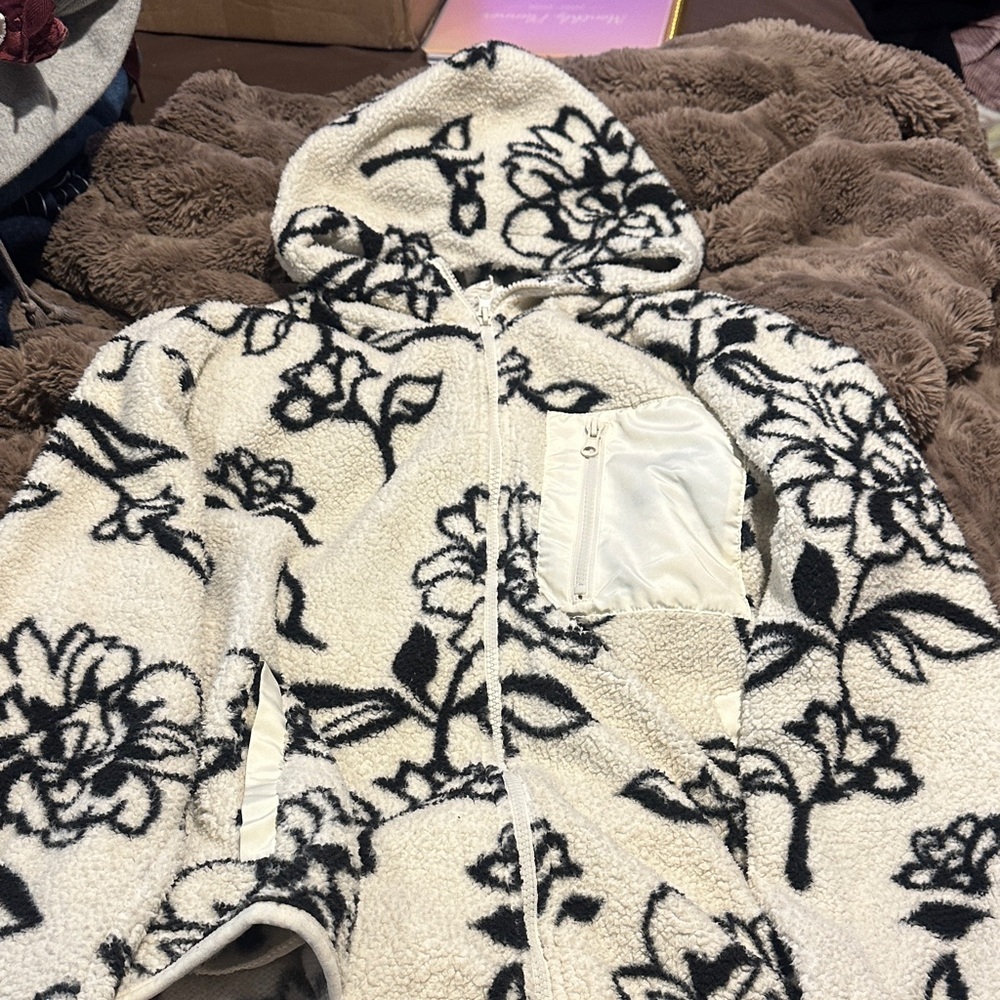 Como Blu-Floral Sherpa Jacket - Black and Cream - Picture 1 of 9
